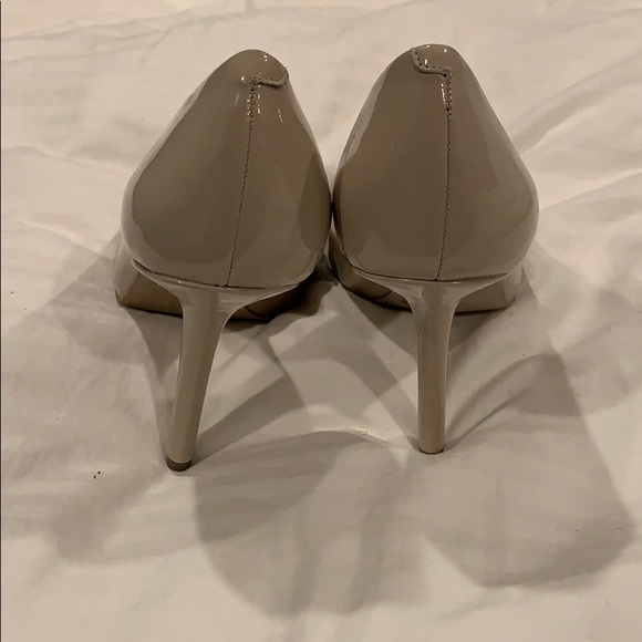Nude BCBG stiletto pumps New - Picture 4 of 4
